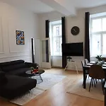 Wunderschoene Altbau-Stil Wohnung